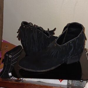 MINNETONKA FRINGE BOOTIES